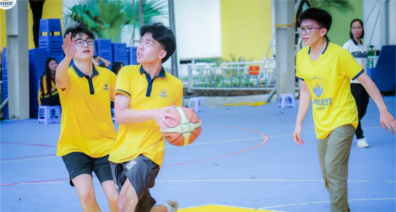 Everest School